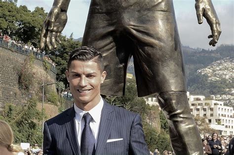 ronaldo nackt|A Nearly Naked Cristiano Ronaldo Shows Off His Super